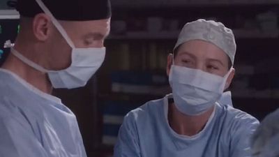 image de la news Grey's Anatomy saison 16 : Meredith flirte dans le teaser de l'épisode 11