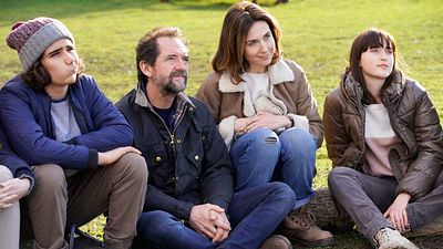 image de la news Bande-annonce Tout nous sourit : Stéphane De Groodt et Elsa Zylberstein dans une comédie multiprimée à l’Alpe d’Huez