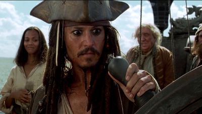 image de la news Pirates des Caraïbes : un chapeau en caoutchouc, les secrets du Black Pearl... Les Souvenirs de Tournage du film sur Disney+