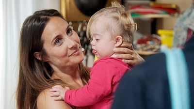 image de la news Apprendre à t'aimer sur M6 : "La différence fait peur alors qu'on en a besoin" pour Julie de Bona