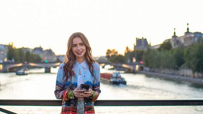 image de la news Emily in Paris sur Netflix : une bande-annonce très chic pour la nouvelle série du créateur de Sex and The City