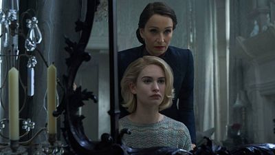 image de la news Rebecca sur Netflix : c'est quoi ce film tiré d'un livre déjà adapté par Hitchcock ?