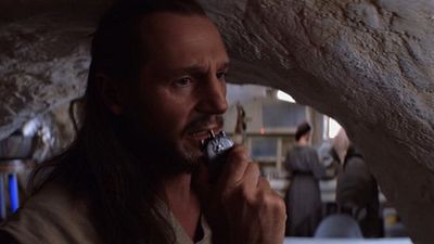 image de la news Star Wars : vous ne devinerez jamais avec quoi a été fait le communicateur de Qui-Gon Jinn