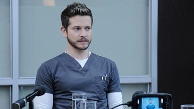 The Resident sur TF1 : quel avenir pour Conrad (Matt Czuchry) après son renvoi de l'hôpital ? [SPOILERS]