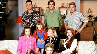 image de la news Les Filles d'à côté : Jean-Luc Azoulay et Cyril Hanouna préparent une suite de la série culte