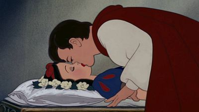image de la news Blanche-Neige : le baiser du Prince fait polémique