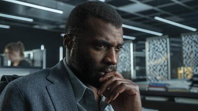 image de la news Luther : la bande-annonce du remake de TF1 avec Christopher Bayemi et Chloé Jouannet