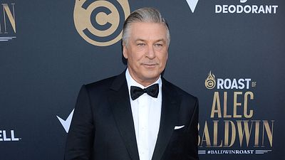 image de la news Tir mortel d'Alec Baldwin : des plaintes déposées contre l'acteur pour "négligence" et "agression"