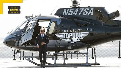 image de la news Top Gun Maverick : Tom Cruise débarque en hélico à l'avant-première du film !