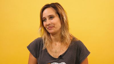 image de la news "On ne m'a pas gâtée"... Julie de Bona revient avec humour et émotion sur Le Bazar de la charité et les rôles marquants de sa carrière