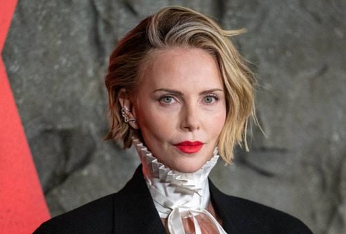 image de la news "Un road-movie post-apocalyptique signé par le plus visionnaire des cinéastes" : noté 4,2 sur 5, c'est le meilleur film de Charlize Theron !