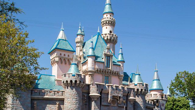 image de la news 16 ans à Disneyland ! Ce couple a vécu dans le parc d'attractions en secret pendant plus d'une décennie, et personne ne les a jamais remarqués