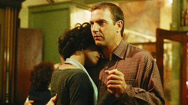 image de la news "Sa vie était très surveillée" : cette princesse mondialement connue aurait dû jouer avec Kevin Costner dans Bodyguard 2