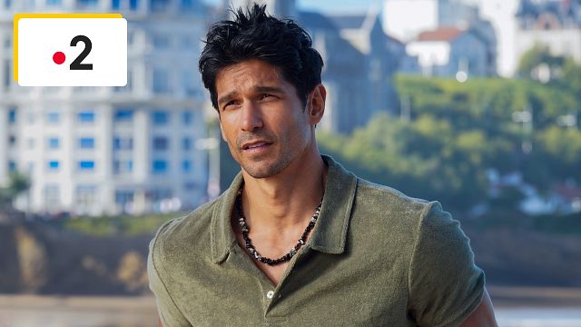 image de la news Haute saison sur France 2 : "Ça n'a pas toujours été un tournage très évident...", Vinnie Dargaud (Scènes de Ménages) revient sur son expérience dans la nouvelle fiction policière