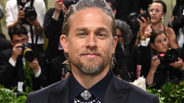 image de la news "Il s'affamait depuis six mois. Il avait très faim" : Charlie Hunnam dans Monstre saison 3... Comment s'est-il transformé physiquement pour Netflix ?