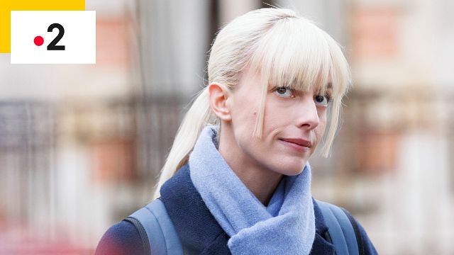 image de la news Astrid et Raphaëlle sur France 2 : pourquoi Astrid (Sara Mortensen) porte-t-elle un bonnet pour dormir ? La réponse est insolite