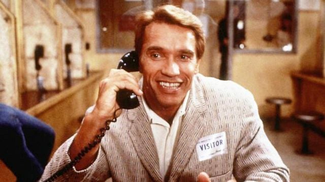 image de la news 216 millions de dollars dans le monde : c'est le plus gros succès commercial d'Arnold Schwarzenegger dans les années 80 et ce n'est pas un film d'action !