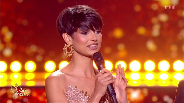 image de la news Eve Gilles dans Danse avec les stars, elle réagit pour la première fois !