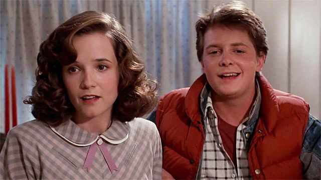 image de la news Retour vers le futur : qu’est devenue Lea Thompson, l'actrice qui incarnait la mère de Marty McFly (Michael J. Fox) ?
