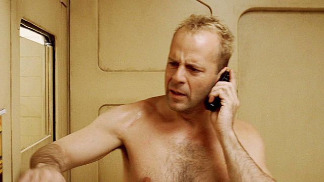 image de la news "C'est quelqu'un dont je tairai le nom..." : pourquoi Bruce Willis n’a pas sa voix française habituelle dans Le Cinquième élément ?