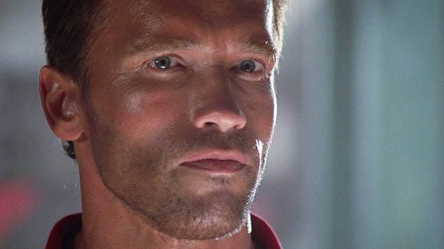 image de la news "Schwarzenegger joue le même personnage, même si son nom change" : Predator est en réalité la suite cachée d'un autre film d'action culte des années 80 !