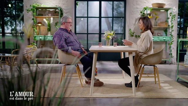 image de la news Karine Le Marchand : pourquoi elle a interrompu à plusieurs reprises les speed-dating de Romeo dans L'amour est dans le pré ?