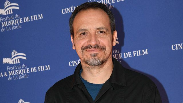 image de la news "T'inquiète pas, p'tit" : il y a 16 ans, sur le tournage de Kaamelott, ce célèbre acteur français a laissé Alexandre Astier sans voix