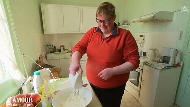 image de la news "Un tel état de stress", Justine (L'amour est dans le pré) revient sur cette séquence culte où elle "monte la farine en neige" (spoiler)