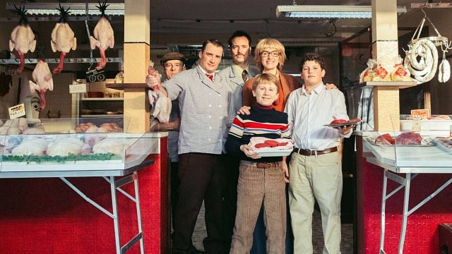 image de la news Première photo : avant d'incarner le plus grand acteur de comédie, Pierre Lottin joue un boucher dans cette chronique familiale à l'esprit années 70
