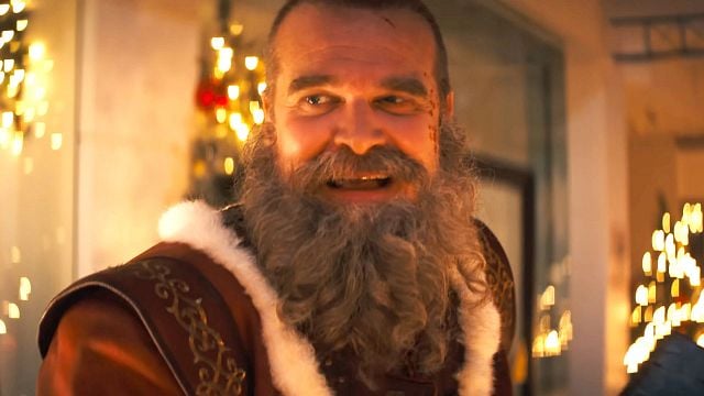 image de la news Premières images Violent night 2 : David Harbour est de retour dans la suite du film d'action et il est accompagné de Kristen Bell !
