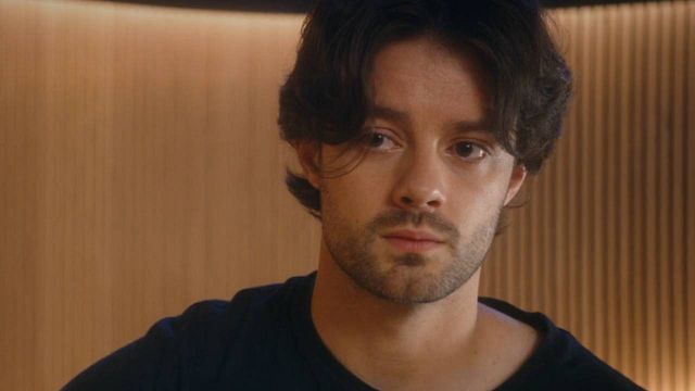 image de la news Tout pour la lumière en avance : Julian s'enfonce dans ses mensonges... ce qui vous attend dans l'épisode 43 du mercredi 13 août 2025 [SPOILERS]