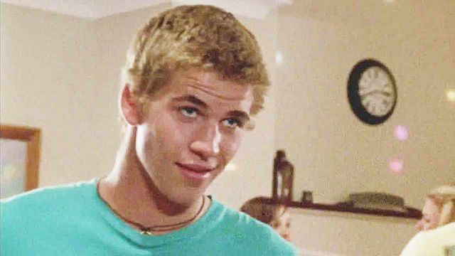 image de la news 18 ans avant The Witcher, Liam Hemsworth a fait ses débuts d’acteur dans une série culte des années 2000 mais personne ne s'en souvient