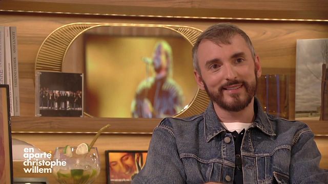 image de la news Christophe Willem amusé : cette fois où un fan l'attendait "à poil" sur son lit