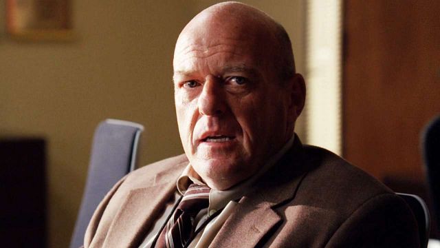 image de la news C'était l'un des personnages marquants de Breaking Bad : qu’est devenu Dean Norris, qui jouait Hank ?