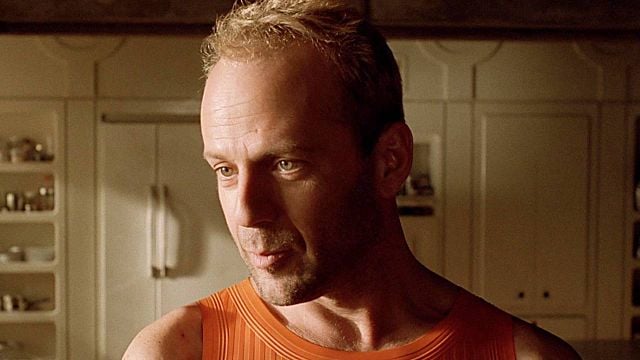 image de la news "Assez lamentable, cette histoire" : dans Le Cinquième élément, Bruce Willis n'a pas sa voix française habituelle, et voici pourquoi