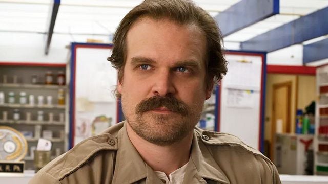 image de la news Stranger Things : cinq mois après la fin de la série Netflix, les Duffer révèlent quel acteur a refusé le rôle de Hopper avant de le donner à David Harbour