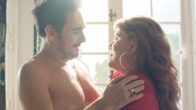 image de la news Demain nous appartient : "J’ai cru que tu n'allais jamais te décider"... Christelle trompe-t-elle Sylvain avec Bruno ?