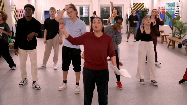 image de la news "C'est mou les gars", Malika Benjelloun (Star Academy) recadre les élèves pendant les répétitions de danse