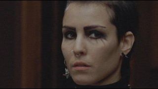 Noomi Rapace dans la peau d'une diva suédoise