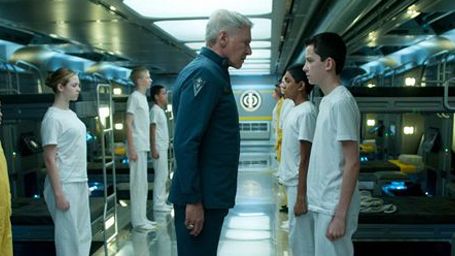 image de la news BA "La Stratégie Ender" : Harrison Ford et Ben Kingsley Vs. les envahisseurs ! [VIDEO]