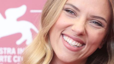 Venise 2013 : le sourire de Scarlett Johansson [PHOTOS]