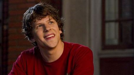 image de la news "Modern family" : Jesse Eisenberg joue les guests stars !