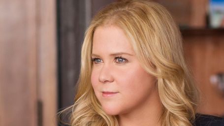 image de la news Les photos coquines d'Amy Schumer avec les robots Star Wars déplaisent à Lucasfilm