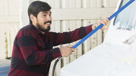 image de la news Gotham : Zoom sur Raul Castillo alias Eduardo Flamingo, le nouveau super-vilain de la saison 2