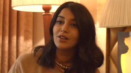 image de la news Jour polaire : Leïla Bekthi évoque un quotidien fait de "loups, de rennes et d'aurores boréales"