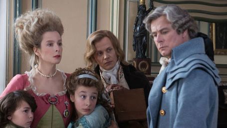 image de la news Nouvelles photos Les Visiteurs 3 : les aristocrates Franck Dubosc et Karin Viard face aux révolutionnaires Marie-Anne Chazel et Sylvie Testud