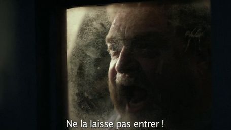 "Ne la laisse pas entrer !" : 10 Cloverfield Lane dévoile un extrait aussi court qu'énigmatique