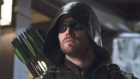 Arrow saison 5 : un Expendables dans les flashbacks d'Oliver Queen