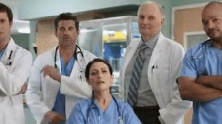 De Grey's Anatomy à Scrubs : les médecins cultes des séries réunis dans une seule vidéo !