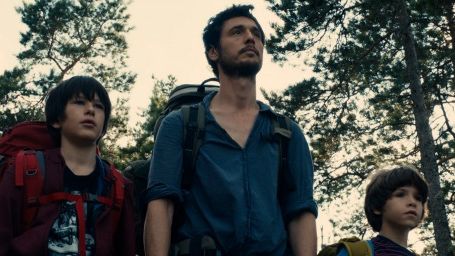 image de la news Bande-annonce Dans la forêt : Jérémie Elkaïm est un père en proie à la folie…